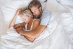 Vì sao nam giới thường ngủ say sau "chuyện ấy"?
